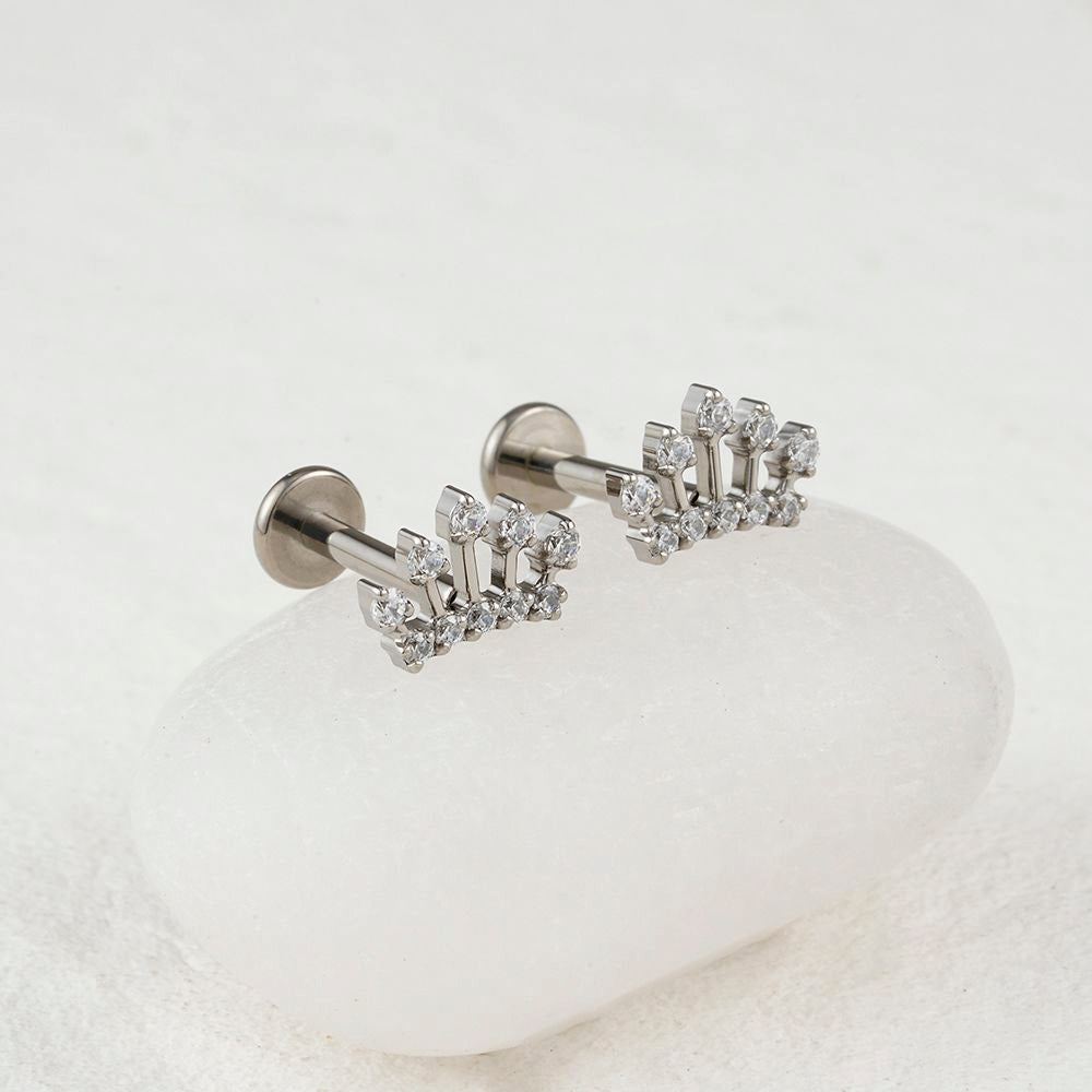 Manek° Piercing para cartílago con rosca interna, corona, tiara, helix, tragus y concha, talla grande derecha, ASTM F136, titanio, circonita cúbica.