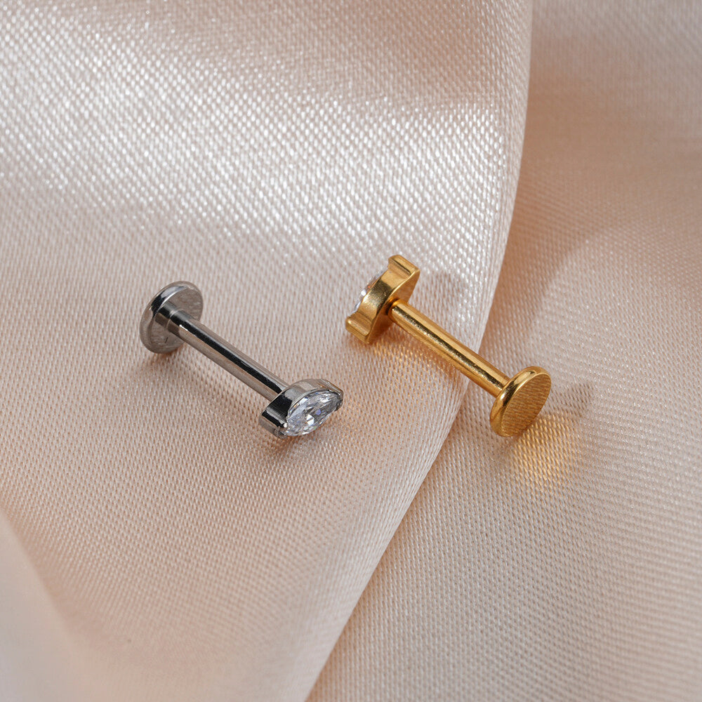 Manek° Piercing labret para hélix y tragus ASTM F136 de titanio con circonita cúbica talla marquesa pequeña, rosca interna 16G.