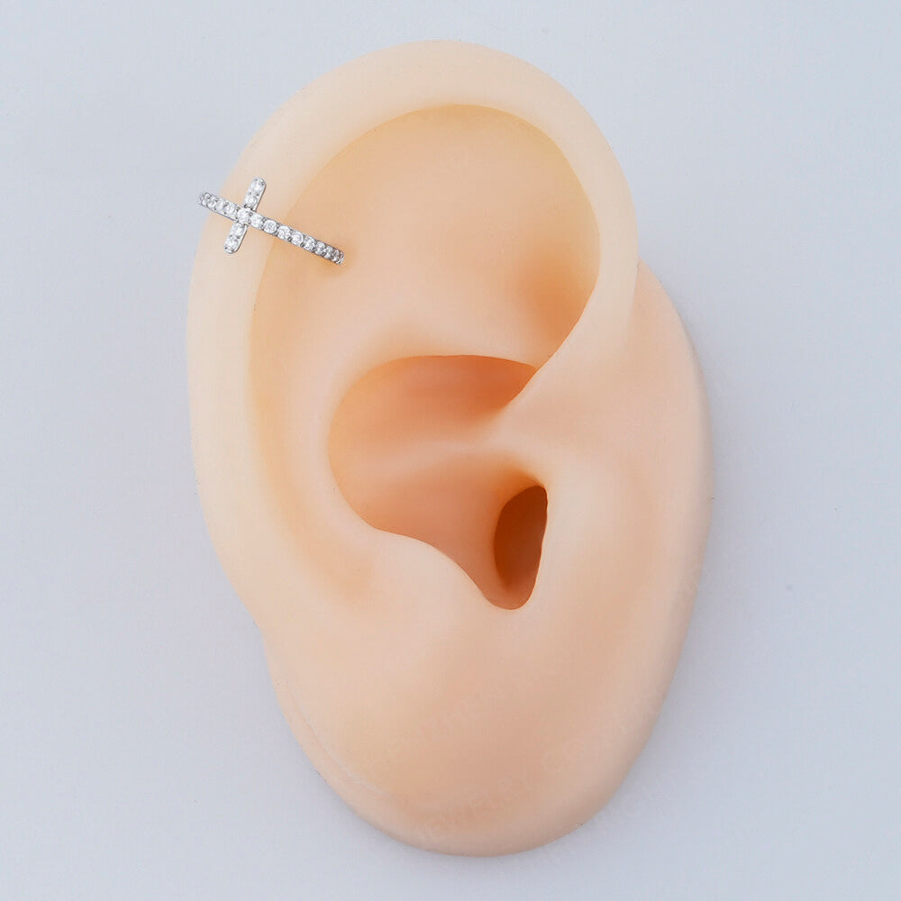 Manek° Anillo en clic ASTM F136 de titanio con circonita ,  diseño en Cruz para helix o conch 16G