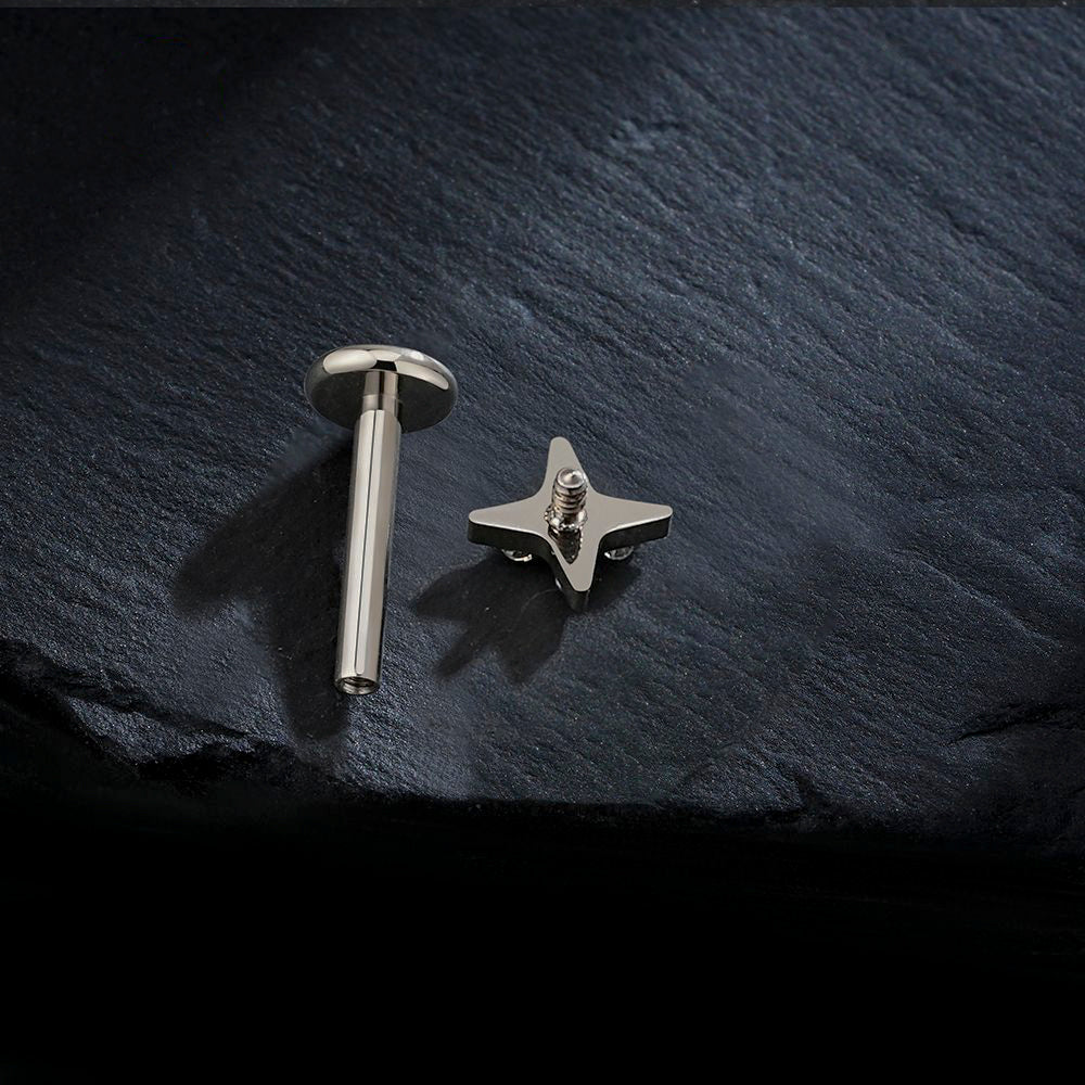 Manek° Pendiente de titanio ASTM F136 con rosca interna y circonita cúbica en forma de estrella,  para piercings en hélix, tragus, cartílago, labret y Monroe 16G.