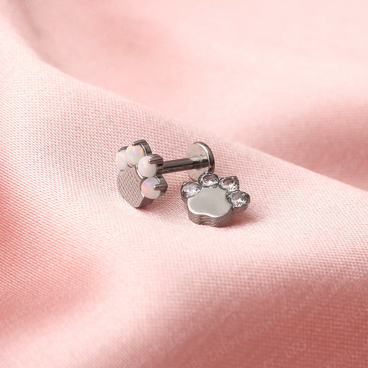 Manek° Piercing labret helix ASTM F136 de titanio con rosca interna, engaste de garra, ópalo y circonita con forma de huella de pata 16G.