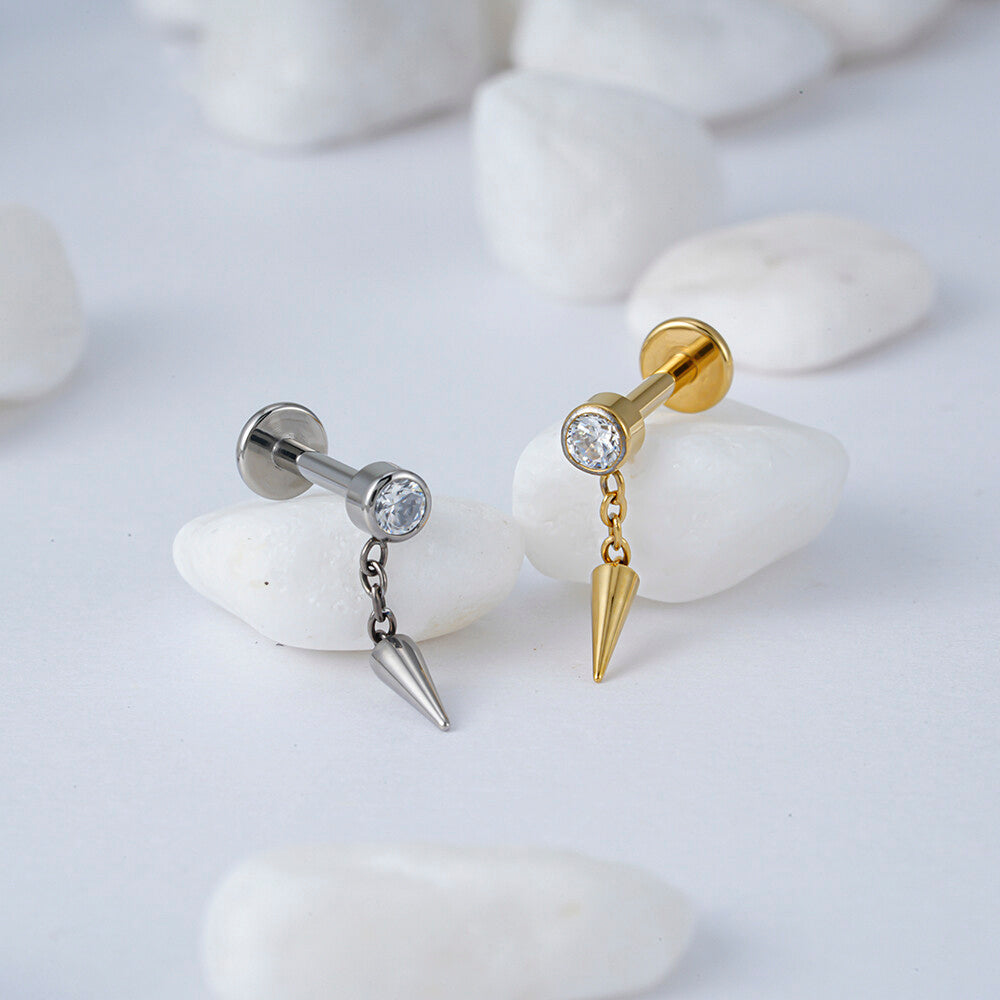 Manek° Pendiente con bisel de titanio ASTM F136 derecho, colgante de cono con circonitas cúbicas, pendiente de conch, hélix, tragus, espiga, cadena, pendiente colgante 16G.