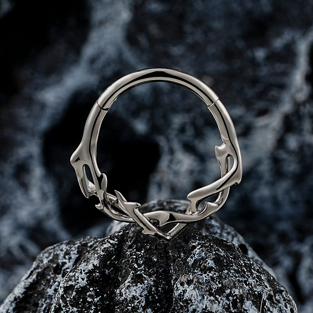 Manek° Piercing de aro para septum, hélix, cartílago, daith, etc., de titanio, tipo espina de rama, derecha, 16G.