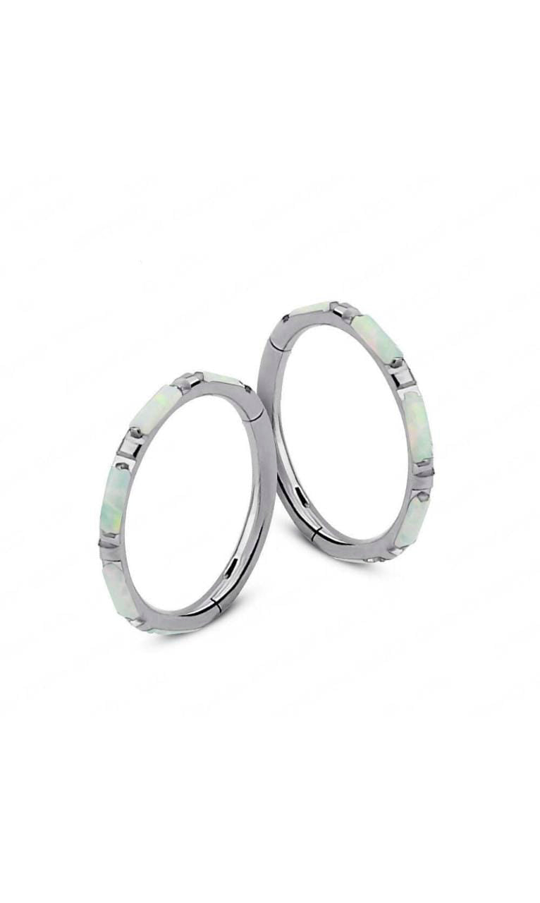 Manek° Piercing de hélice y conch, rectangular, de titanio, grado ASTM F136, con engaste de opalo y bisagra, calibre 16G.