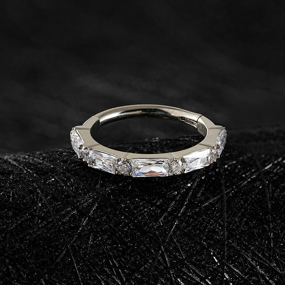 Manek° Anillo de septum nasal ASTM F136 de titanio con circonita cúbica baguette,  diseño geométrico simple 16G