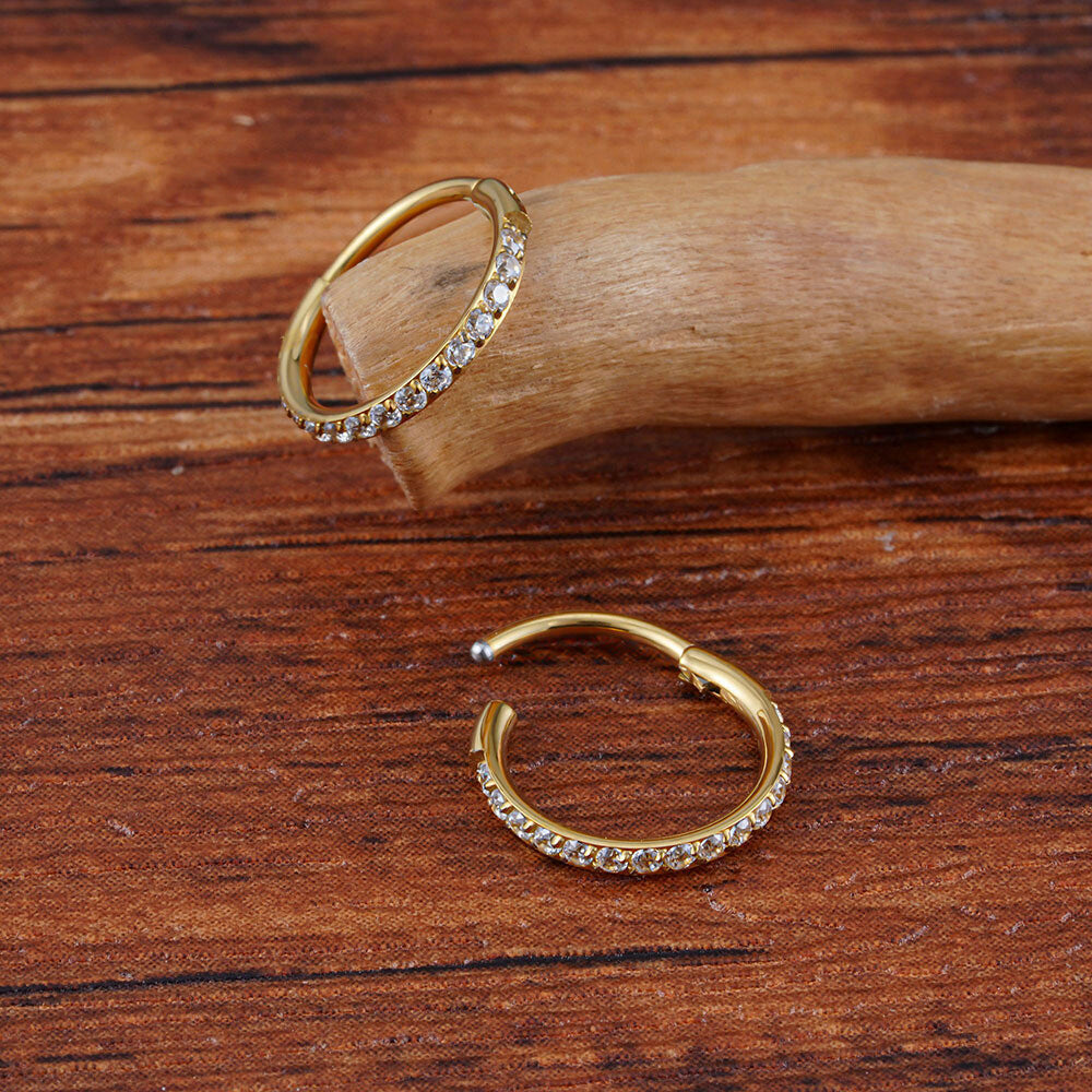 Manek° Piercings Argolla ASTM F136 de titanio de grado implante con garras y circonitas 16G.