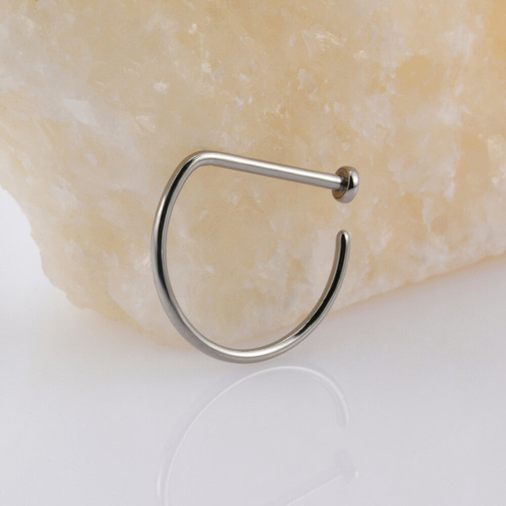 Manek° Anillo nasal Implant Grade ASTM F136 de titanio pulido espejo con forma de D 20G