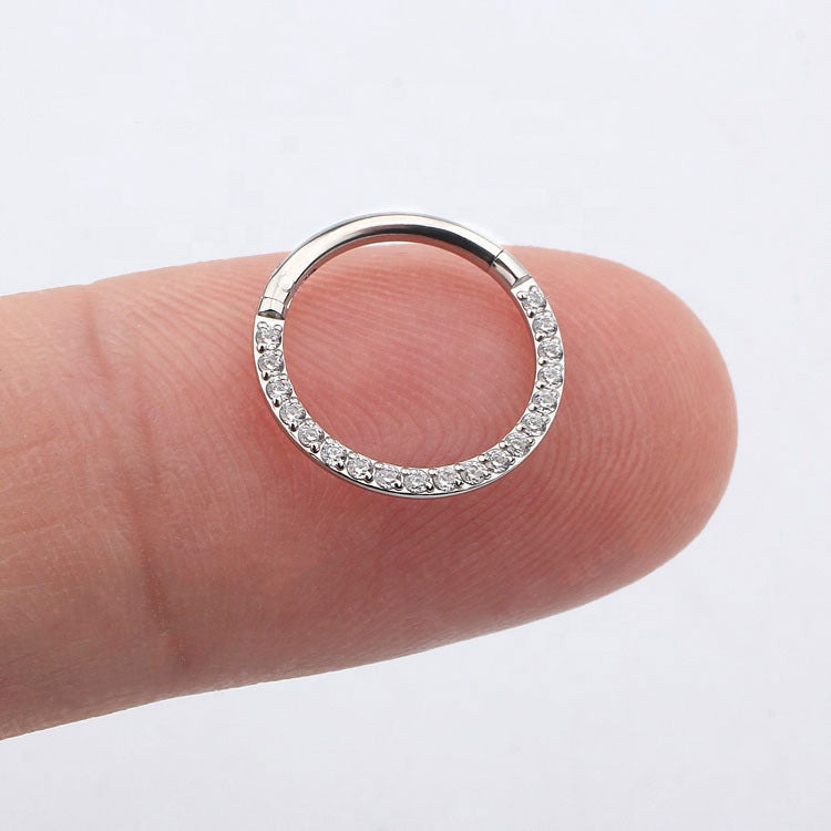 Manek° Anillo de nariz con cierre de clic y engaste de garra de titanio de grado implante, circonita cúbica pavimentada para piercing daith.