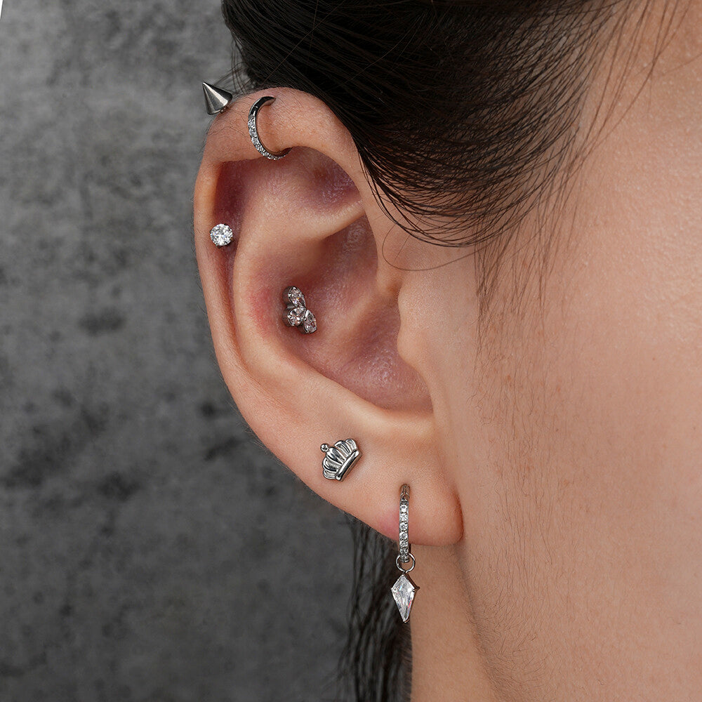 Manek° Piercing de Corona ASTM F136 de titanio Mini Crown Labret para cartílago, helix, conch, tragus 16G.
