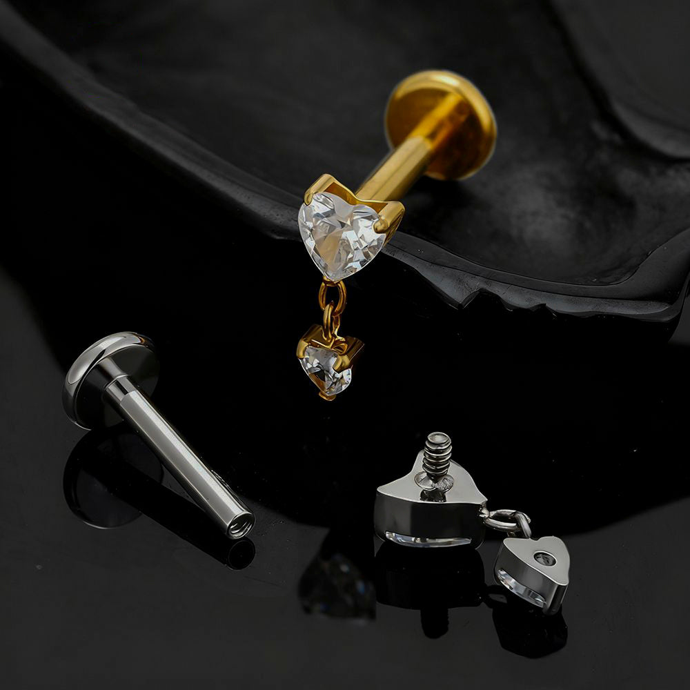 Piercing de labret, helix, conch, cartílago, tragus, parte trasera plana, de titanio ASTM F136 rosca interna en forma de corazón y circonitas cúbicas 16G.
