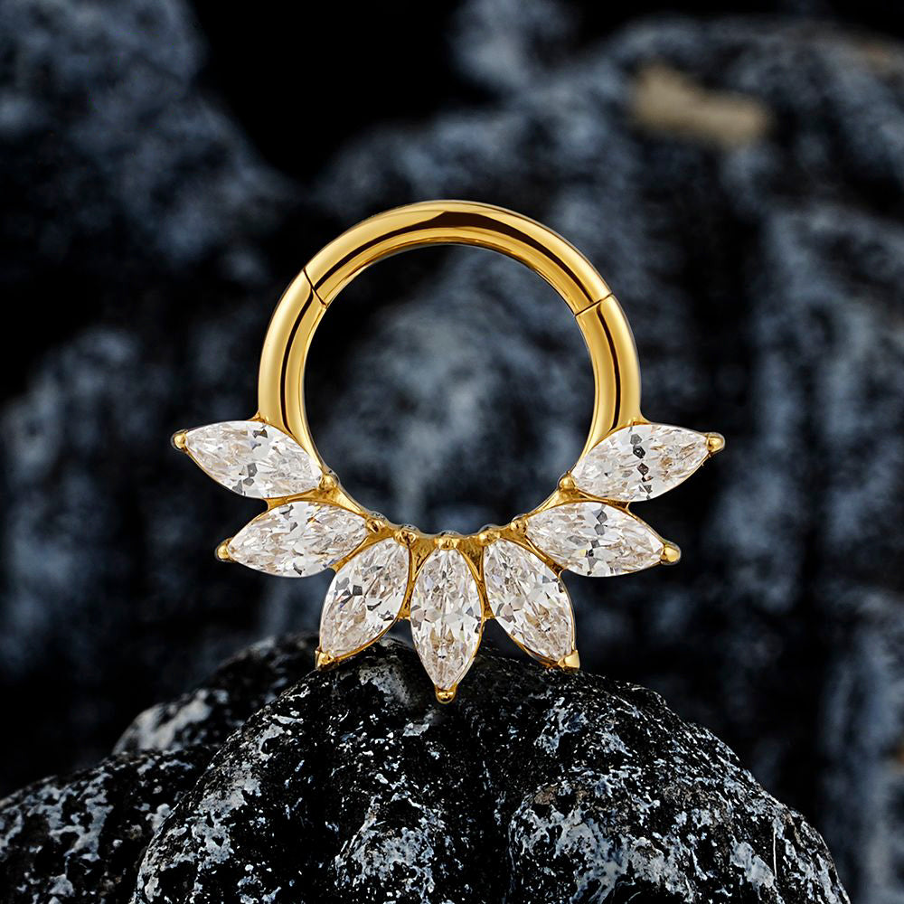 Manek° Aro de nariz articulado con segmento de circonita cúbica marquesa ASTM F136 de titanio para piercing de septum, cartílago y daith 16G.