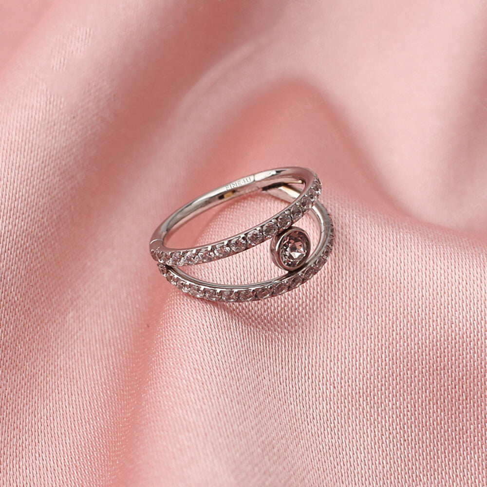 Manek° Anillo de oreja  de titanio de grado implante, circonita  en forma de ojo 16G .