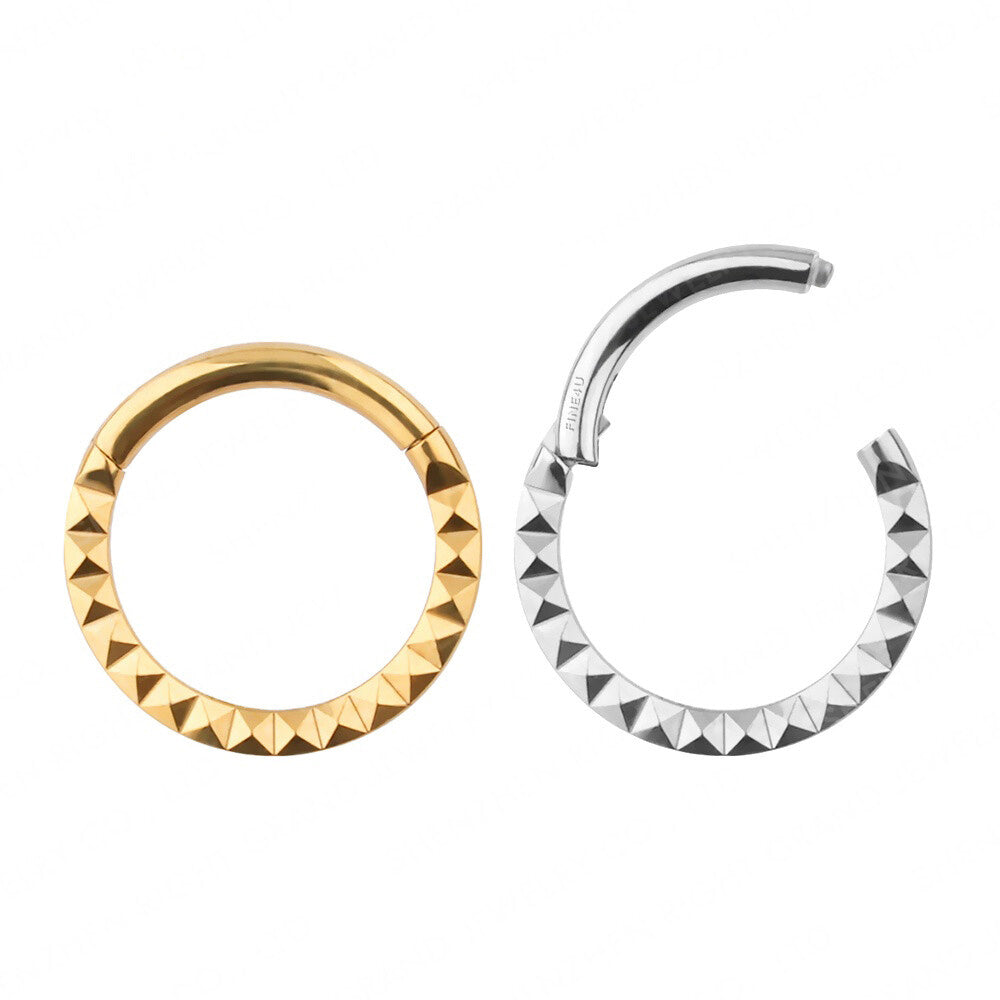 Manek° Piercing de titanio de grado implante, pulido espejo, piramidal, con bisagra y clicker nasal 16G.