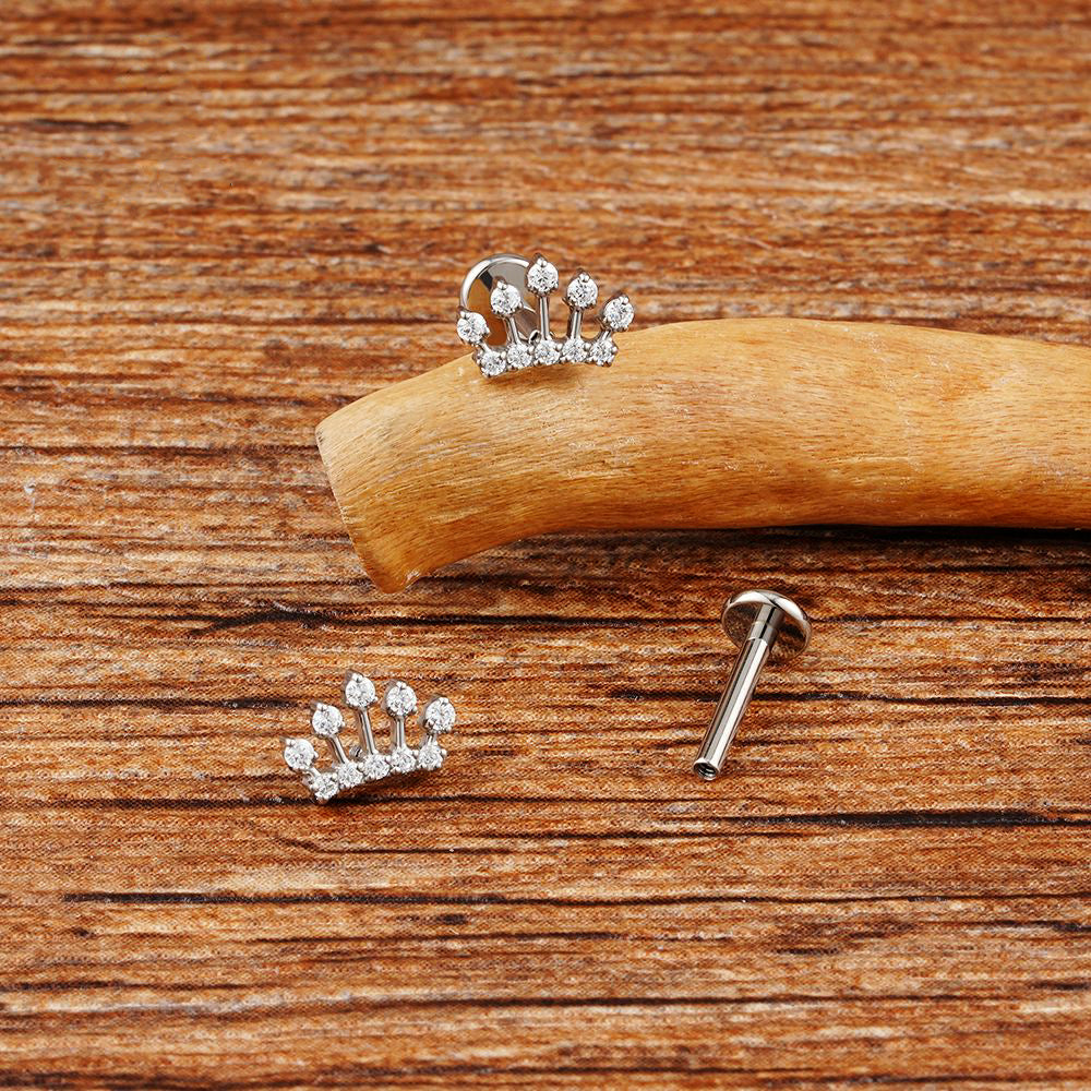Manek° Piercing para cartílago con rosca interna, corona, tiara, helix, tragus y concha, talla grande derecha, ASTM F136, titanio, circonita cúbica.