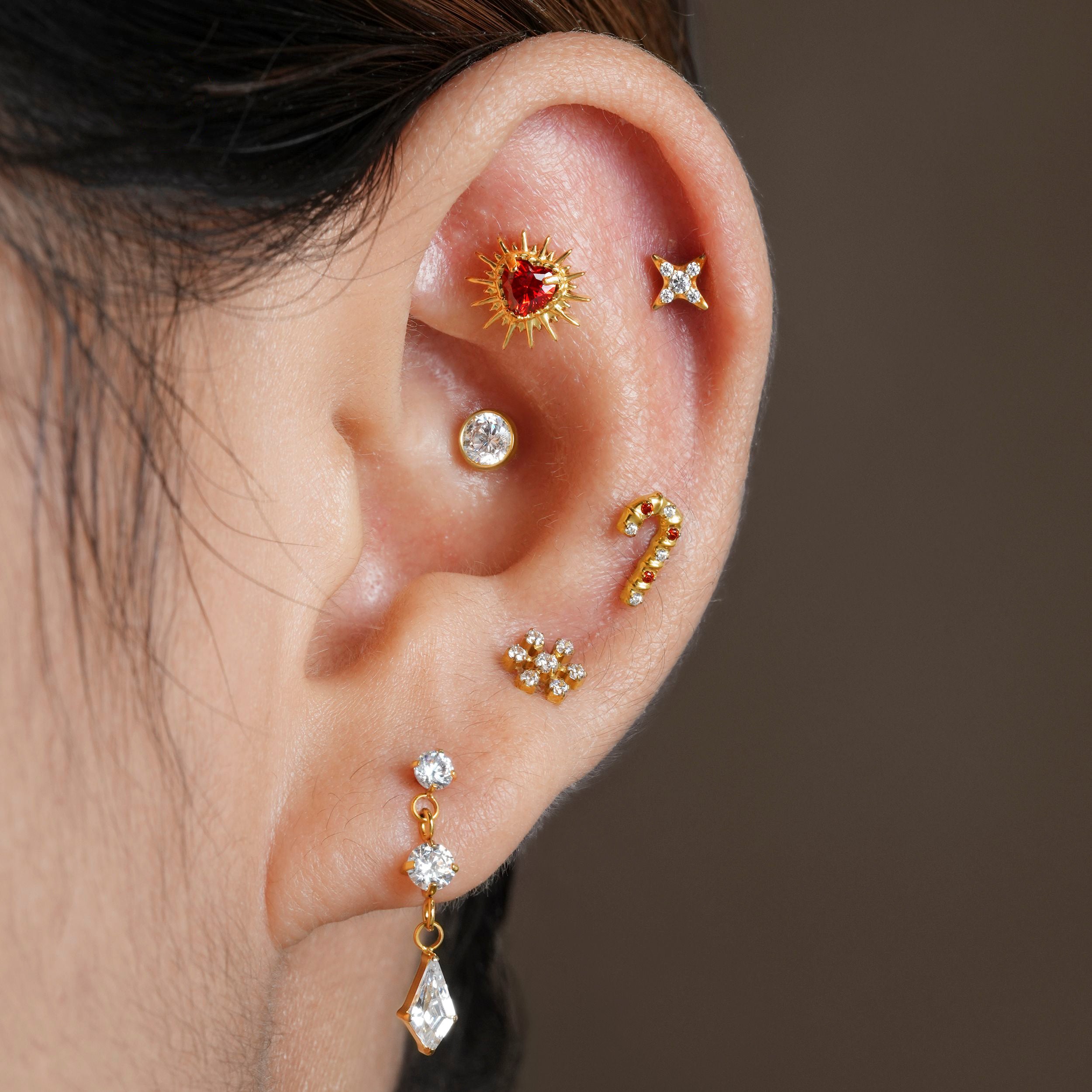 Manek° Pendiente de titanio ASTM F136 con rosca interna y circonita cúbica en forma de estrella,  para piercings en hélix, tragus, cartílago, labret y Monroe 16G.