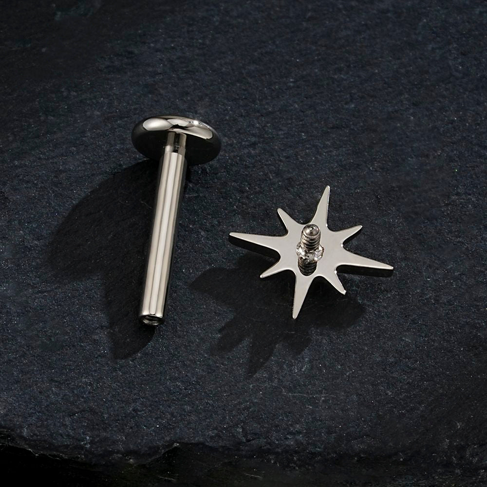 Manek° Piercing Estrella vega ASTM F136 de titanio rosca interna y circonitas cúbicas brillantes, ideal para labret, cartílago, tragus, hélix, conch o lóbulo 16G.